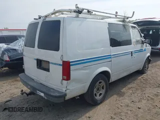 2005 Chevrolet Astro Cargo with VIN 1GCDM19X75B113130, listed as a IAAI auction lot 42027938 with Not Provided miles. Bid and sale history available at carsss.com. Image 4.