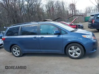 2015 Toyota Sienna LE AAS with VIN 5TDKK3DC8FS550190, listed as a IAAI auction lot 41924584 with 54,461 mi miles. Bid and sale history available at carsss.com. Image 13.
