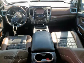2017 Nissan Titan Pro-4X z VIN 1N6BA1F42HN575024, wystawiony jako Copart lot #52025835 z przebiegiem 23 422 mil mil oraz Czysty tytuł • Clean title. Historia ofert i sprzedaży dostępna na DreamBid. Obrazek 8.