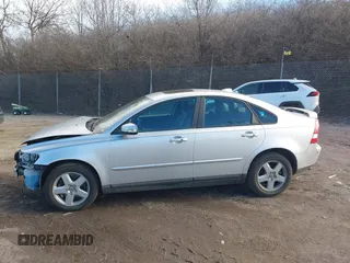 2007 Volvo S40 2.5L Turbo with VIN YV1MH682872286398, listed as a IAAI auction lot 41585184 with 71,494 mi miles. Bid and sale history available at carsss.com. Image 14.