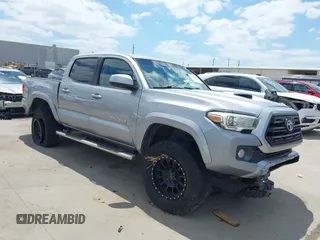 2017 Toyota Tacoma SR5 z VIN 3TMAZ5CN4HM027418, wystawiony jako IAAI lot #41986955 z przebiegiem 75 913 mil mil oraz . Historia ofert i sprzedaży dostępna na DreamBid. Obrazek 1.