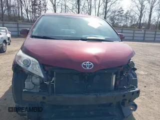 2017 Toyota Sienna LE with VIN 5TDJZ3DC7HS171384, listed as a IAAI auction lot 41715969 with 113,411 mi miles. Bid and sale history available at carsss.com. Image 6.