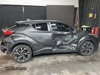 2019 Toyota C-HR XLE z VIN NMTKHMBX3KR083103, wystawiony jako IAAI lot #41935669 z przebiegiem 39 841 mil mil oraz . Historia ofert i sprzedaży dostępna na DreamBid. Obrazek 6.