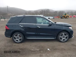 2017 Mercedes-Benz M 400 z VIN 4JGDA5GB7HA880652, wystawiony jako IAAI lot #41785173 z przebiegiem 96 154 mil mil oraz . Historia ofert i sprzedaży dostępna na DreamBid. Obrazek 13.