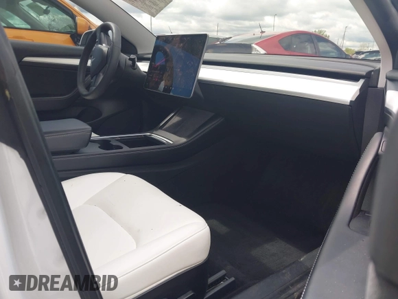 2021 Tesla Model 3 Standard Range Plus z VIN 5YJ3E1EA3MF060027, wystawiony jako IAAI lot #42319107 z przebiegiem 44 339 mil mil oraz . Historia ofert i sprzedaży dostępna na DreamBid. Obrazek 5.
