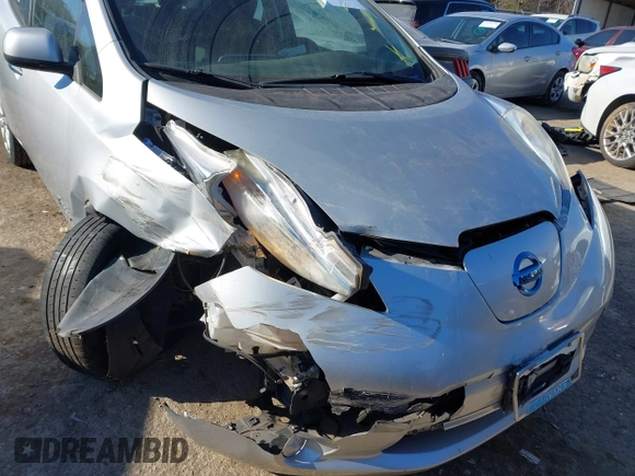 2015 Nissan LEAF SV with VIN 1N4AZ0CP6FC320049, listed as a IAAI auction lot 41645954 with 147,357 mi miles. Bid and sale history available at carsss.com. Image 6.