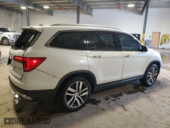 2017 Honda Pilot Elite with VIN 5FNYF6H08HB005758, listed as a Copart auction lot 53655725 with 124,218 mi miles and Salvage Title. Bid and sale history available at DreamBid. Image 3.