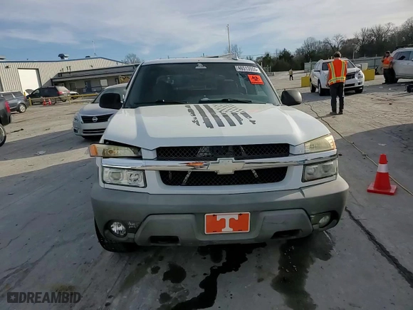 2002 Chevrolet Avalanche with VIN 3GNEK13T22G112185, listed as a Copart auction lot 46513555 with 240,909 mi miles and Clean Title. Bid and sale history available at carsss.com. Image 10.
