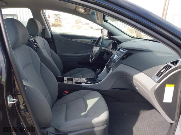 2013 Hyundai Sonata Hybrid Limited with VIN KMHEC4A44DA099701, listed as a IAAI auction lot 41964745 with 61,108 mi miles. Bid and sale history available at carsss.com. Image 5.