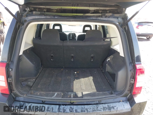 2009 Jeep Patriot Sport z VIN 1J4FF28B19D237025, wystawiony jako IAAI lot #41828514 z przebiegiem 141 410 mil mil oraz . Historia ofert i sprzedaży dostępna na DreamBid. Obrazek 17.