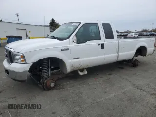 2006 Ford Super Duty F-250 XL with VIN 1FTSX21P76EB92329, listed as a Copart auction lot 45133795 with 132,506 mi miles and Salvage Title. Bid and sale history available at carsss.com. Image 1.