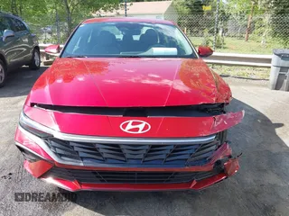 2025 Hyundai Elantra SE z VIN KMHLL4DG8SU938824, wystawiony jako IAAI lot #42022984 z przebiegiem 1234 mil mil oraz . Historia ofert i sprzedaży dostępna na DreamBid. Obrazek 12.