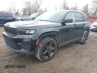 2023 Jeep Grand Cherokee Laredo z VIN 1C4RJHAG4PC599198, wystawiony jako IAAI lot #41741474 z przebiegiem 19 162 mil mil oraz . Historia ofert i sprzedaży dostępna na DreamBid. Obrazek 17.
