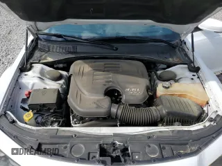 2021 Chrysler 300 S z VIN 2C3CCABG5MH541488, wystawiony jako Copart lot #49311155 z przebiegiem 80 806 mil mil oraz Szkoda całkowita • Salvage title. Historia ofert i sprzedaży dostępna na DreamBid. Obrazek 11.