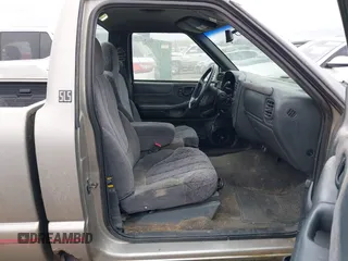 1998 GMC Sonoma with VIN 1GTCS1445WK505426, listed as a IAAI auction lot 41710516 with 112,703 mi miles. Bid and sale history available at carsss.com. Image 5.
