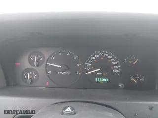 2002 Jeep Grand Cherokee Laredo with VIN 1J4GW48S22C244433, listed as a IAAI auction lot 41892912 with 256,393 mi miles. Bid and sale history available at carsss.com. Image 7.