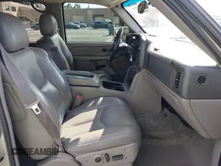 2004 Chevrolet Tahoe LS z VIN 1GNEC13T24R153092, wystawiony jako IAAI lot #42508196 z przebiegiem 175 580 mil mil oraz . Historia ofert i sprzedaży dostępna na DreamBid. Obrazek 5.