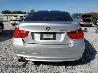 2009 BMW 3 Series 328i z VIN WBAPH77569NL85059, wystawiony jako Copart lot #51052645 z przebiegiem 136 283 mil mil oraz Szkody całkowita. Historia ofert i sprzedaży dostępna na DreamBid. Obrazek 6.