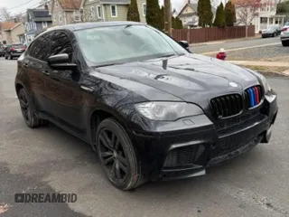 2011 BMW X6 M with VIN 5YMGZ0C5XBLK13932, listed as a Copart auction lot 41661715 with 113,047 mi miles and Clean Title. Bid and sale history available at carsss.com. Image 1.