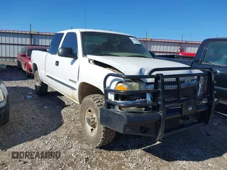 2003 GMC Sierra 2500 SLE z VIN 1GTGK29U23Z348408, wystawiony jako IAAI lot #41380543 z przebiegiem 312 350 mil mil oraz . Historia ofert i sprzedaży dostępna na DreamBid. Obrazek 1.