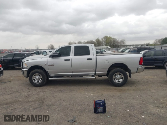 2015 Ram 2500 Tradesman z VIN 3C6UR5CL7FG557414, wystawiony jako IAAI lot #41829862 z przebiegiem 106 106 mil mil oraz . Historia ofert i sprzedaży dostępna na DreamBid. Obrazek 14.