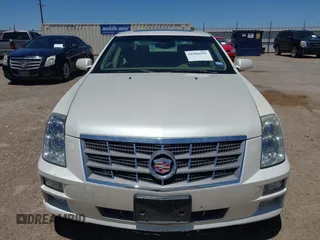 2009 Cadillac STS RWD z VIN 1G6DZ67A290134517, wystawiony jako IAAI lot #42284292 z przebiegiem 153 085 mil mil oraz . Historia ofert i sprzedaży dostępna na DreamBid. Obrazek 6.