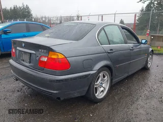 2001 BMW 3 Series 330i with VIN WBAAV53441FJ66616, listed as a IAAI auction lot 41870123 with 293,721 mi miles. Bid and sale history available at carsss.com. Image 4.