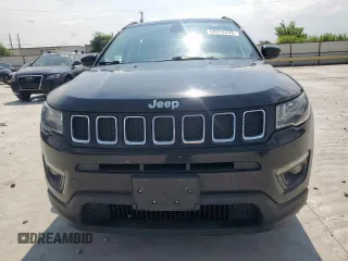 2018 Jeep Compass Latitude with VIN 3C4NJDBB1JT261988, listed as a Copart auction lot 60912235 with 67,929 mi miles and Salvage title. Bid and sale history available at DreamBid. Image 5.