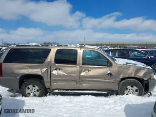 2007 Chevrolet Suburban LT with VIN 1GNFK16317R366798, listed as a IAAI auction lot 41582762 with 215,181 mi miles. Bid and sale history available at carsss.com. Image 13.
