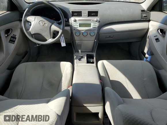 2008 Toyota Camry LE z VIN 4T4BE46K88R013921, wystawiony jako Copart lot #72229094 z przebiegiem 120 851 mil mil oraz Szkoda całkowita • Salvage title. Historia ofert i sprzedaży dostępna na DreamBid. Obrazek 8.