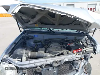 2000 Toyota Tundra SR5 with VIN 5TBRT3411YS070241, listed as a IAAI auction lot 41785990 with 204,276 mi miles and . Bid and sale history available at DreamBid. Image 10.