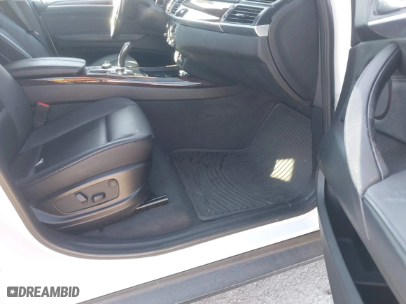 2011 BMW X5 35i with VIN 5UXZV4C57BL406526, listed as a IAAI auction lot 41580453 with 0 mi miles. Bid and sale history available at carsss.com. Image 5.