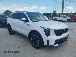 2025 Kia Sorento S z VIN 5XYRL4JC3SG344417, wystawiony jako IAAI lot #42150364 z przebiegiem 4 145 mil mil oraz . Historia ofert i sprzedaży dostępna na DreamBid. Obrazek 1.