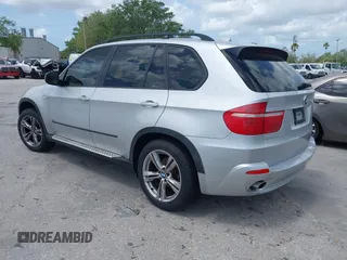 2008 BMW X5 3.0si z VIN 5UXFE43508L036578, wystawiony jako IAAI lot #41942235 z przebiegiem 146 742 mil mil oraz . Historia ofert i sprzedaży dostępna na DreamBid. Obrazek 3.