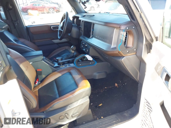 2023 Ford Bronco z VIN 1FMEE5DP0PLC16138, wystawiony jako IAAI lot #41310455 z przebiegiem 25 963 mil mil oraz . Historia ofert i sprzedaży dostępna na DreamBid. Obrazek 5.
