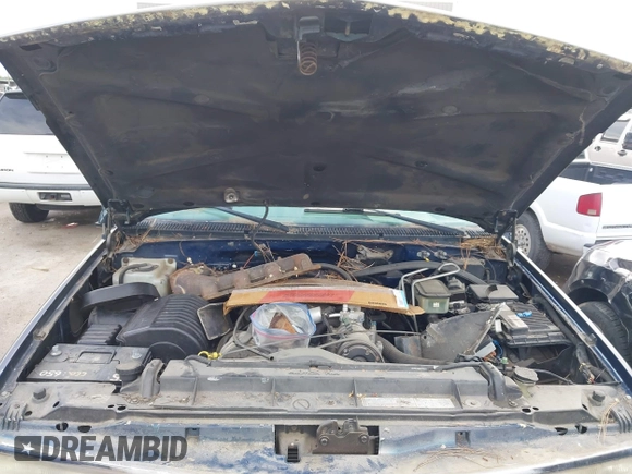 2000 Chevrolet Silverado 3500 z VIN 1GCHK33J1YF419504, wystawiony jako IAAI lot #42337616 z przebiegiem 169 037 mil mil oraz . Historia ofert i sprzedaży dostępna na DreamBid. Obrazek 10.