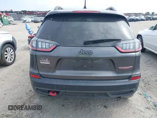 2019 Jeep Cherokee Trailhawk z VIN 1C4PJMBX1KD314121, wystawiony jako IAAI lot #42106721 z przebiegiem 105 631 mil mil oraz . Historia ofert i sprzedaży dostępna na DreamBid. Obrazek 16.
