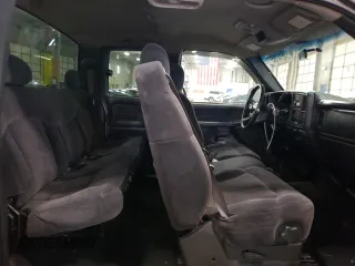 2001 Chevrolet Silverado 1500 LS with VIN 2GCEC19T711211931, listed as a Copart auction lot 54614195 with 135,812 mi miles and Salvage Title. Bid and sale history available at DreamBid. Image 10.