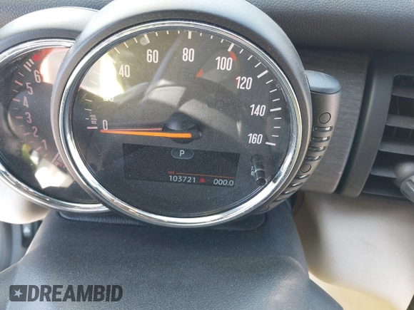 2016 MINI Convertible z VIN WMWWG5C5XG3A83276, wystawiony jako IAAI lot #41864830 z przebiegiem 103 721 mil mil oraz . Historia ofert i sprzedaży dostępna na DreamBid. Obrazek 7.