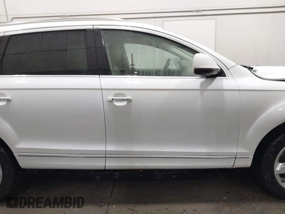 2015 Audi Q7 Premium Plus z VIN WA1LGAFE3FD010597, wystawiony jako IAAI lot #41010174 z przebiegiem 119 827 mil mil oraz . Historia ofert i sprzedaży dostępna na DreamBid. Obrazek 14.