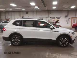2022 Volkswagen Tiguan S with VIN 3VV0B7AX1NM066089, listed as a IAAI auction lot 41686335 with 64,115 mi miles. Bid and sale history available at carsss.com. Image 13.