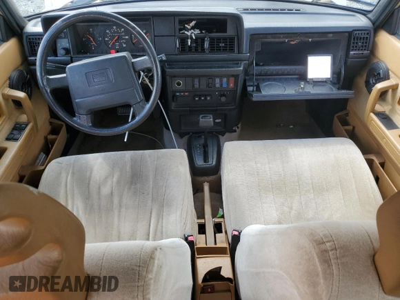 1993 Volvo 240 z VIN YV1AW8311P1956415, wystawiony jako Copart lot #55122855 z przebiegiem 276 658 mil mil oraz Szkoda całkowita • Salvage title. Historia ofert i sprzedaży dostępna na DreamBid. Obrazek 8.