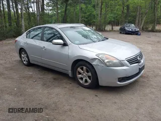 2009 Nissan Altima SE z VIN 1N4BL21E39C198063, wystawiony jako IAAI lot #42052432 z przebiegiem 156 602 mil mil oraz . Historia ofert i sprzedaży dostępna na DreamBid. Obrazek 1.