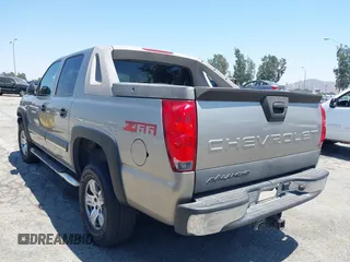 2003 Chevrolet Avalanche z VIN 3GNEC13T03G283368, wystawiony jako IAAI lot #42642951 z przebiegiem 177 383 mil mil oraz . Historia ofert i sprzedaży dostępna na DreamBid. Obrazek 3.