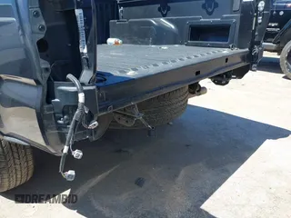2023 Toyota Tacoma SR5 z VIN 3TMAZ5CN8PM201702, wystawiony jako IAAI lot #42060855 z przebiegiem 17 705 mil mil oraz . Historia ofert i sprzedaży dostępna na DreamBid. Obrazek 22.