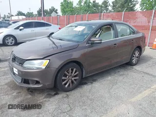 2013 Volkswagen Jetta SE с VIN 3VWDP7AJ1DM372752, выставлен на аукционе IAAI как лот 42380204 с пробегом 186 737 миль миль и . История ставок и продаж доступна на DreamBid. Изображение 2.