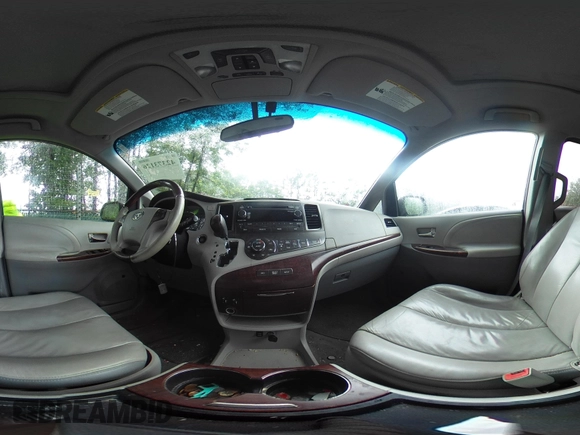 2011 Toyota Sienna XLE z VIN 5TDDK3DC1BS002387, wystawiony jako IAAI lot #42373126 z przebiegiem 279 026 mil mil oraz . Historia ofert i sprzedaży dostępna na DreamBid. Obrazek 18.