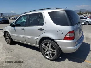 2001 Mercedes-Benz M 320/430/500 z VIN 4JGAB54E71A270139, wystawiony jako Copart lot #57175625 z przebiegiem 154 870 mil mil oraz Szkoda całkowita • Salvage title. Historia ofert i sprzedaży dostępna na DreamBid. Obrazek 2.