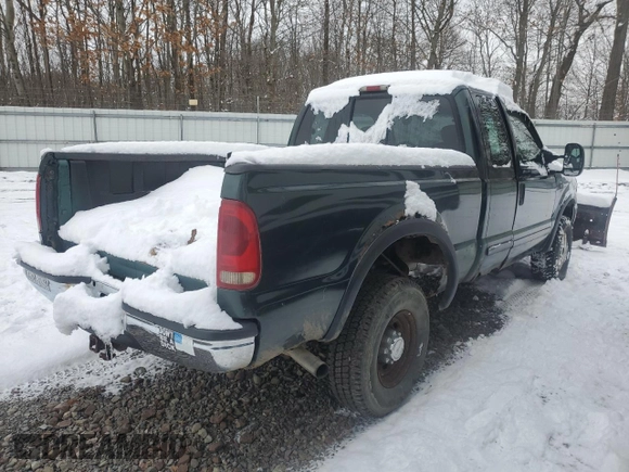 2001 Ford F-350 XL with VIN 1FTSX31S51EB17955, listed as a Copart auction lot 82145044 with 128,289 mi miles and Salvage Title. Bid and sale history available at DreamBid. Image 3.