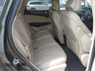 2019 Lincoln MKC Reserve z VIN 5LMCJ3C99KUL03532, wystawiony jako IAAI lot #42595874 z przebiegiem 80 875 mil mil oraz . Historia ofert i sprzedaży dostępna na DreamBid. Obrazek 8.